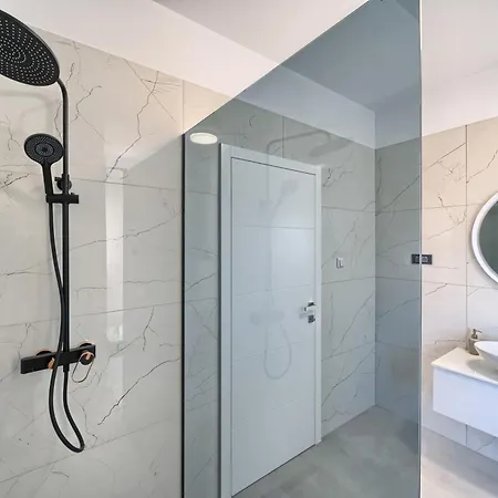 Franc 2 Apartment Primosten